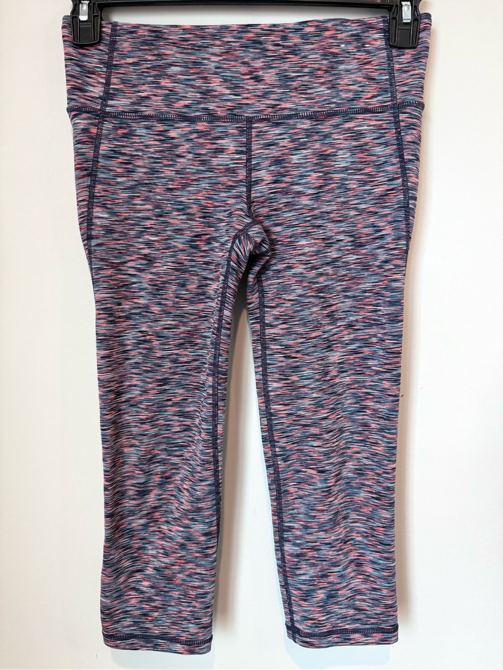 Gap Fit gfit Space-Dye Performance 3/4 Capri Leggings in Pink & Blue